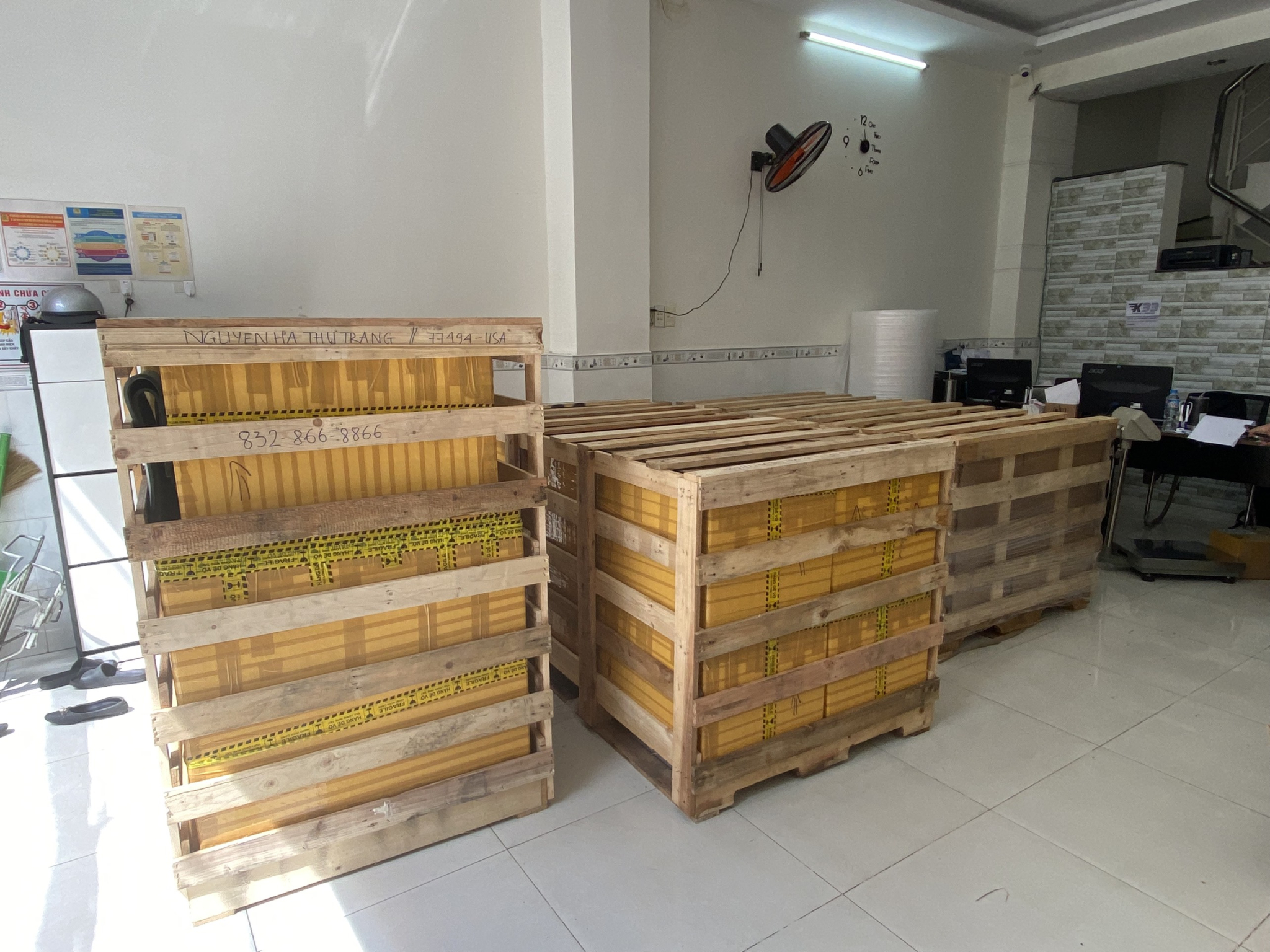 Gui-hang-cong-kenh-di-nuoc-ngoai-1-2048x1536