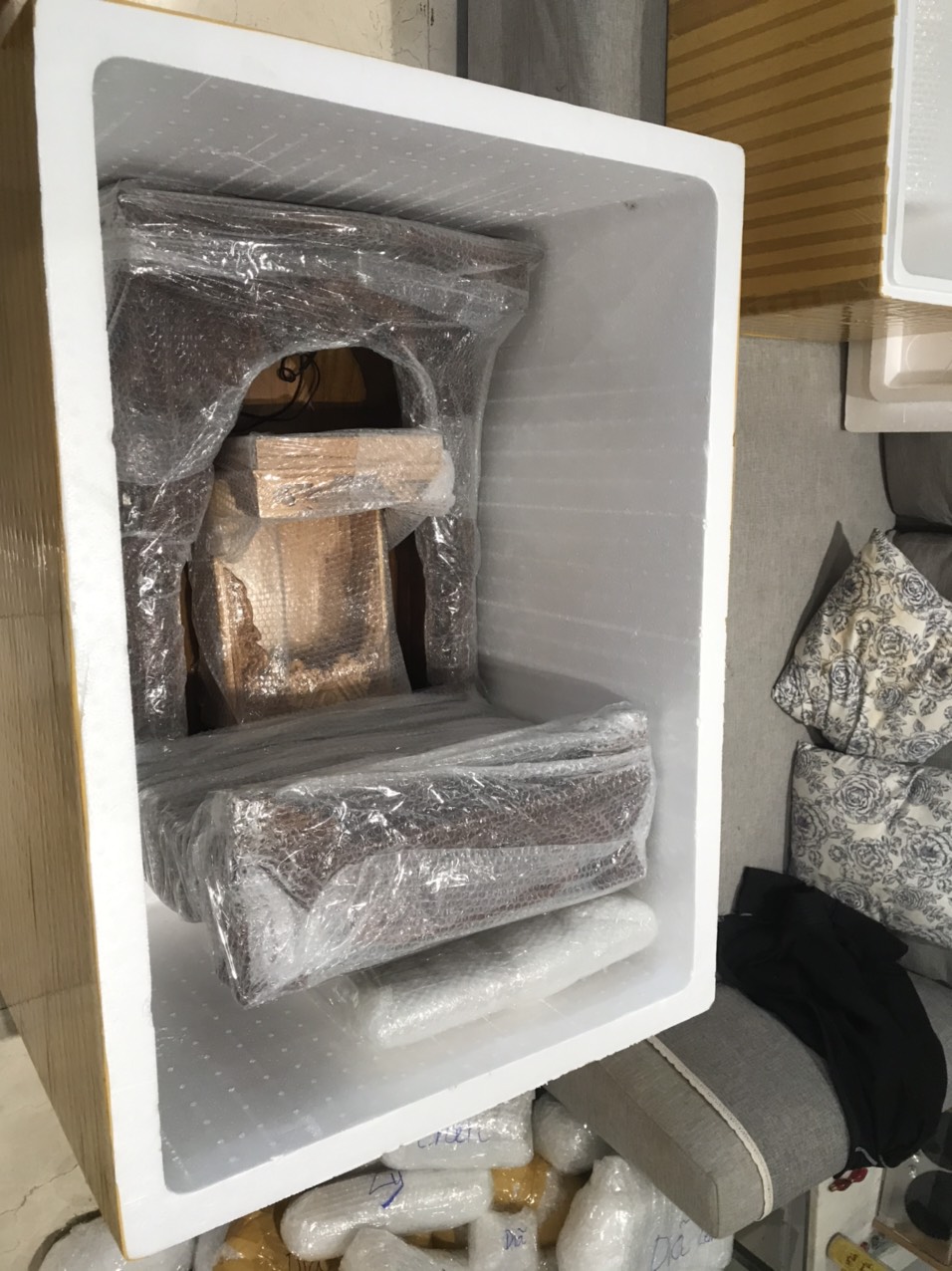 Gui-hang-cong-kenh-di-nuoc-ngoai-2