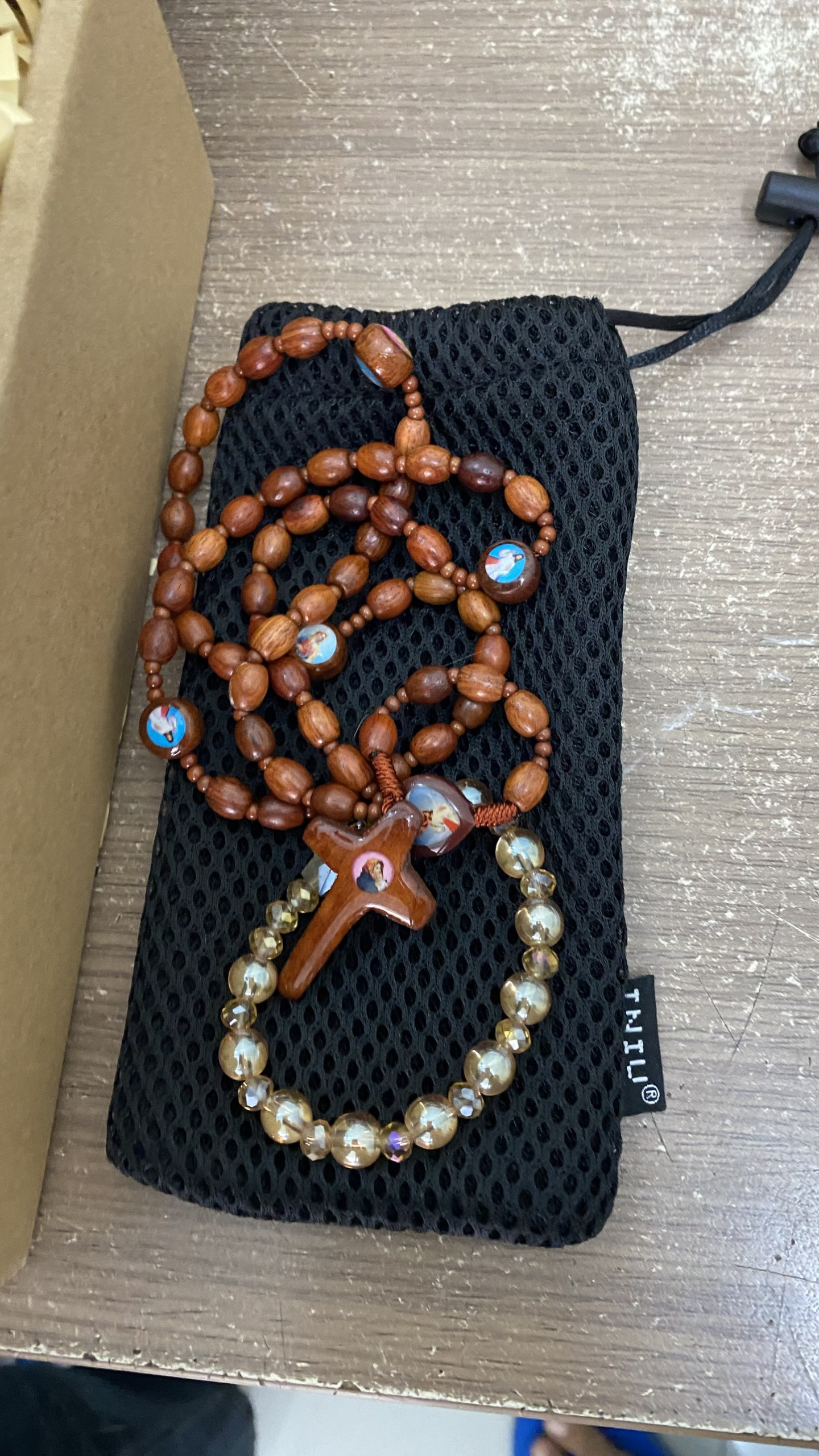 Tang-qua-gi-cho-nguoi-than-o-nuoc-ngoai-1-scaled