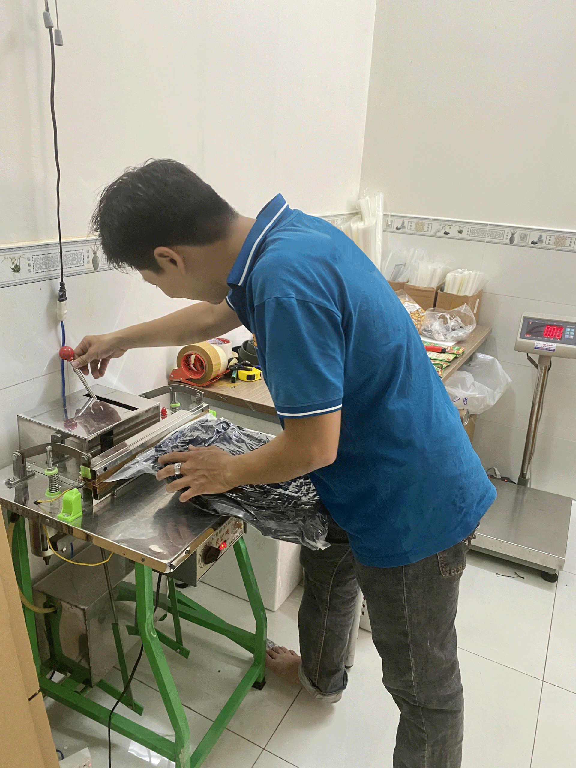 Tang-qua-gi-cho-nguoi-than-o-nuoc-ngoai-5-scaled